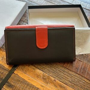 Vera Pelle Italian Leather Wallet and Coin Purse. New with box.